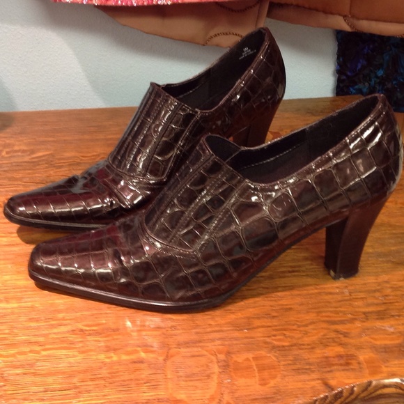 Impo size 9 dark brown croc embossed booties Euc - Picture 2 of 4